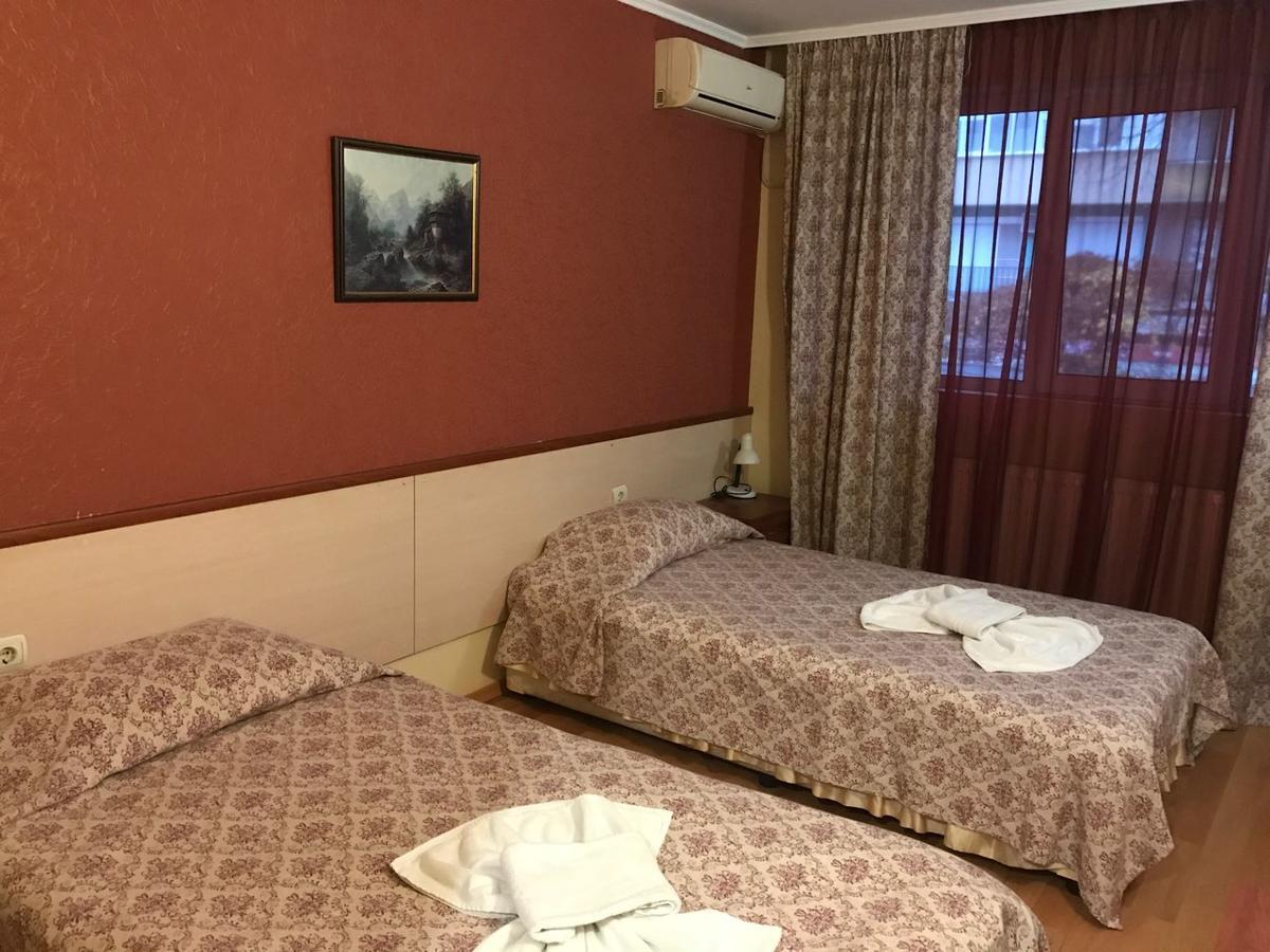 Hotel Triumph Nova Zagora Exterior photo